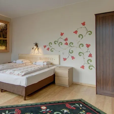 Zamoyskiego - Watra Bed & Breakfast